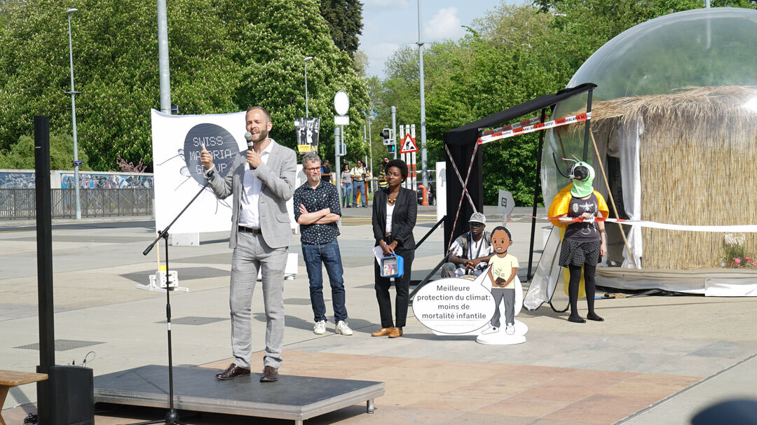 Xavier Ding auf dem Place des Nations